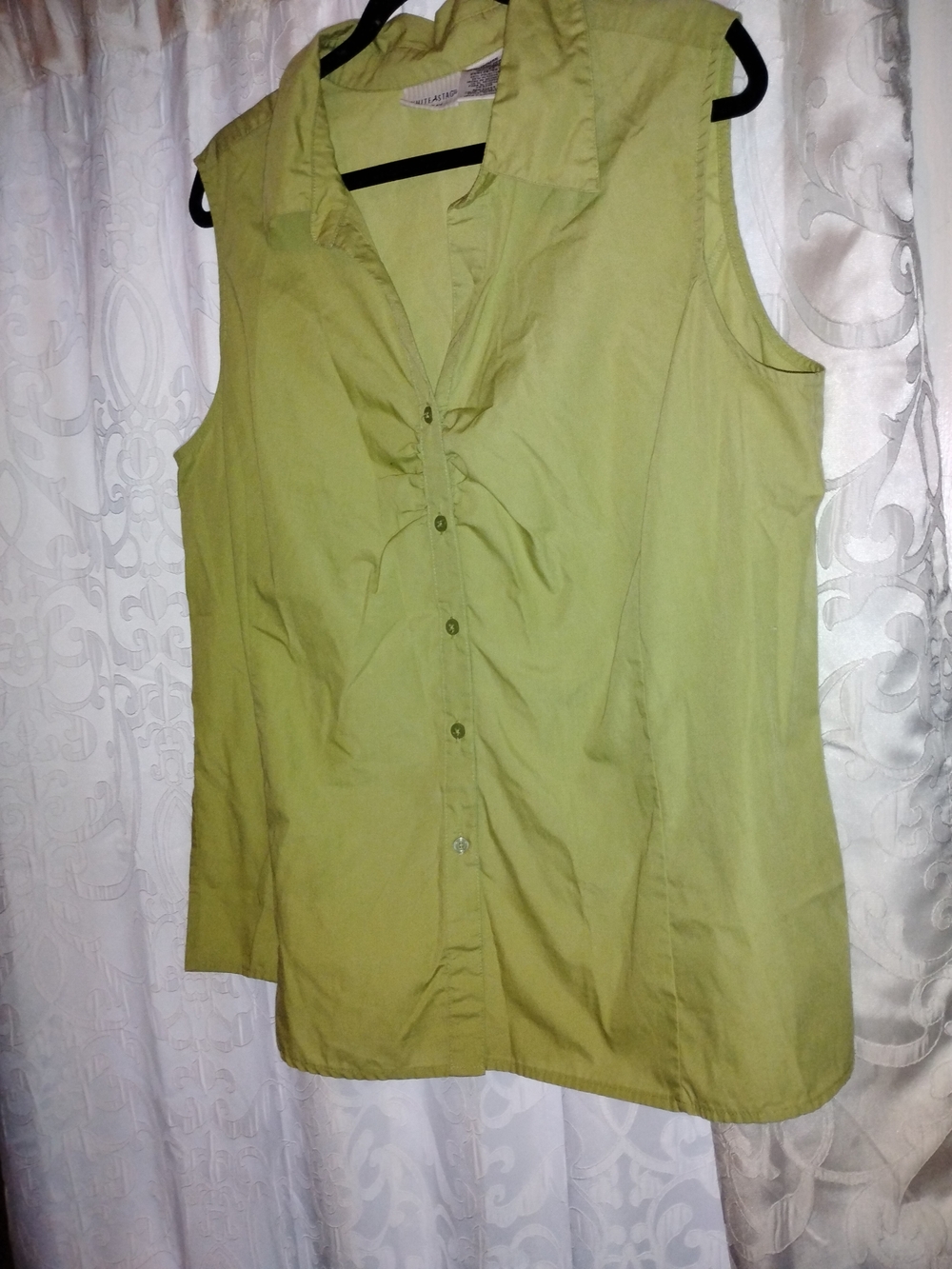 White Stag Sleeveless Button-Down Top in Light Olive